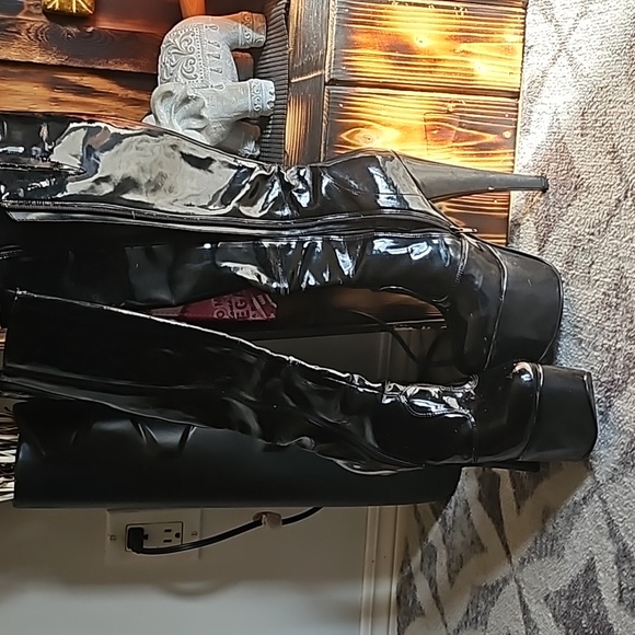 Knee high latex stiletto boot - Picture 7 of 7